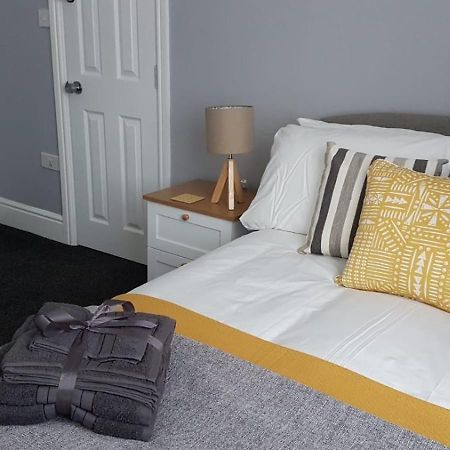 Townhouse @ Birches Head Road Stoke Bed & Breakfast Dış mekan fotoğraf