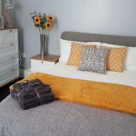 Townhouse @ Birches Head Road Stoke Bed & Breakfast Dış mekan fotoğraf